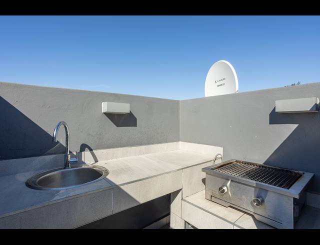 2 BEDROOM APARTMENT TO LET IN NEWLANDS